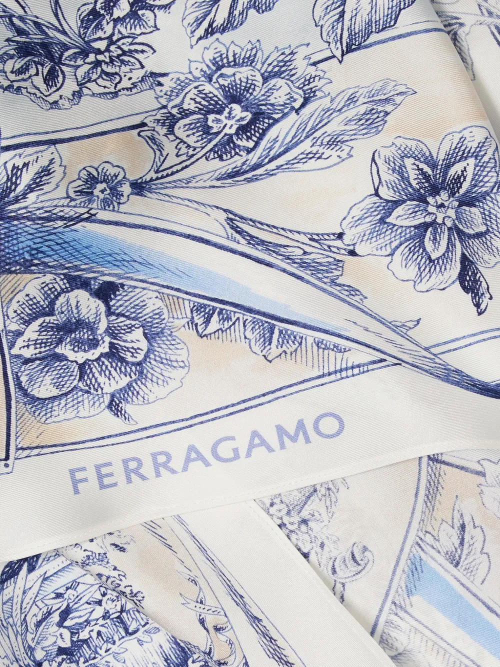 Ferragamo Foulard top met Voyage-print Beige