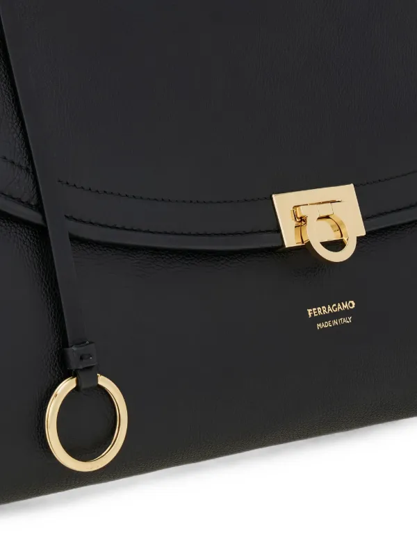 Ferragamo ガンチーニ レザーショルダーバッグ | ブラック | FARFETCH JP