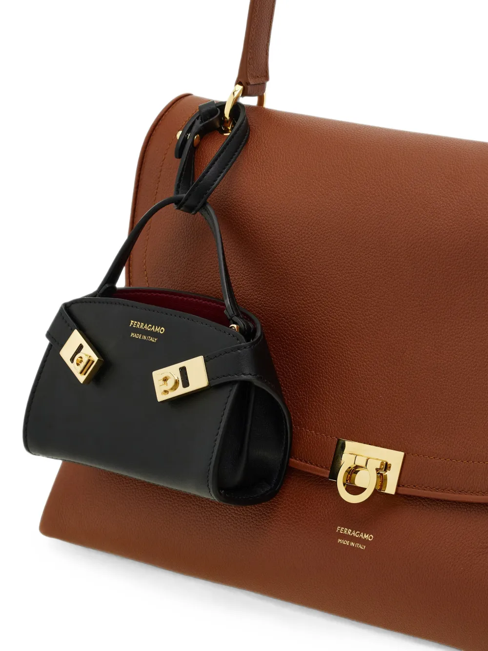 Ferragamo Mini Hug tassenbedel met handvat Zwart