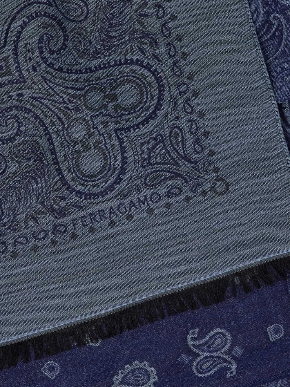Ferragamo Stola met Arabesque-print Blauw