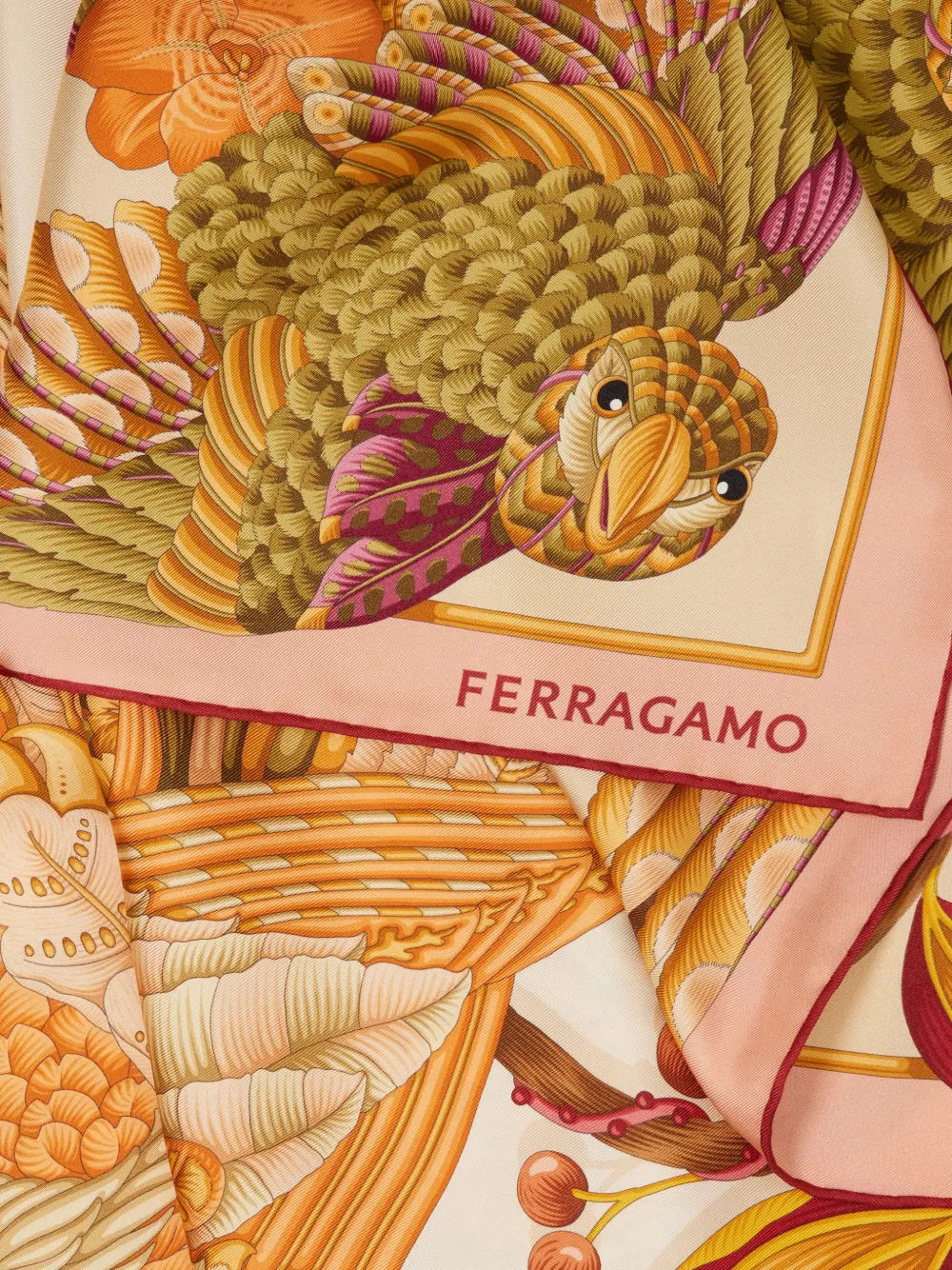 Ferragamo Sjaal met print Beige