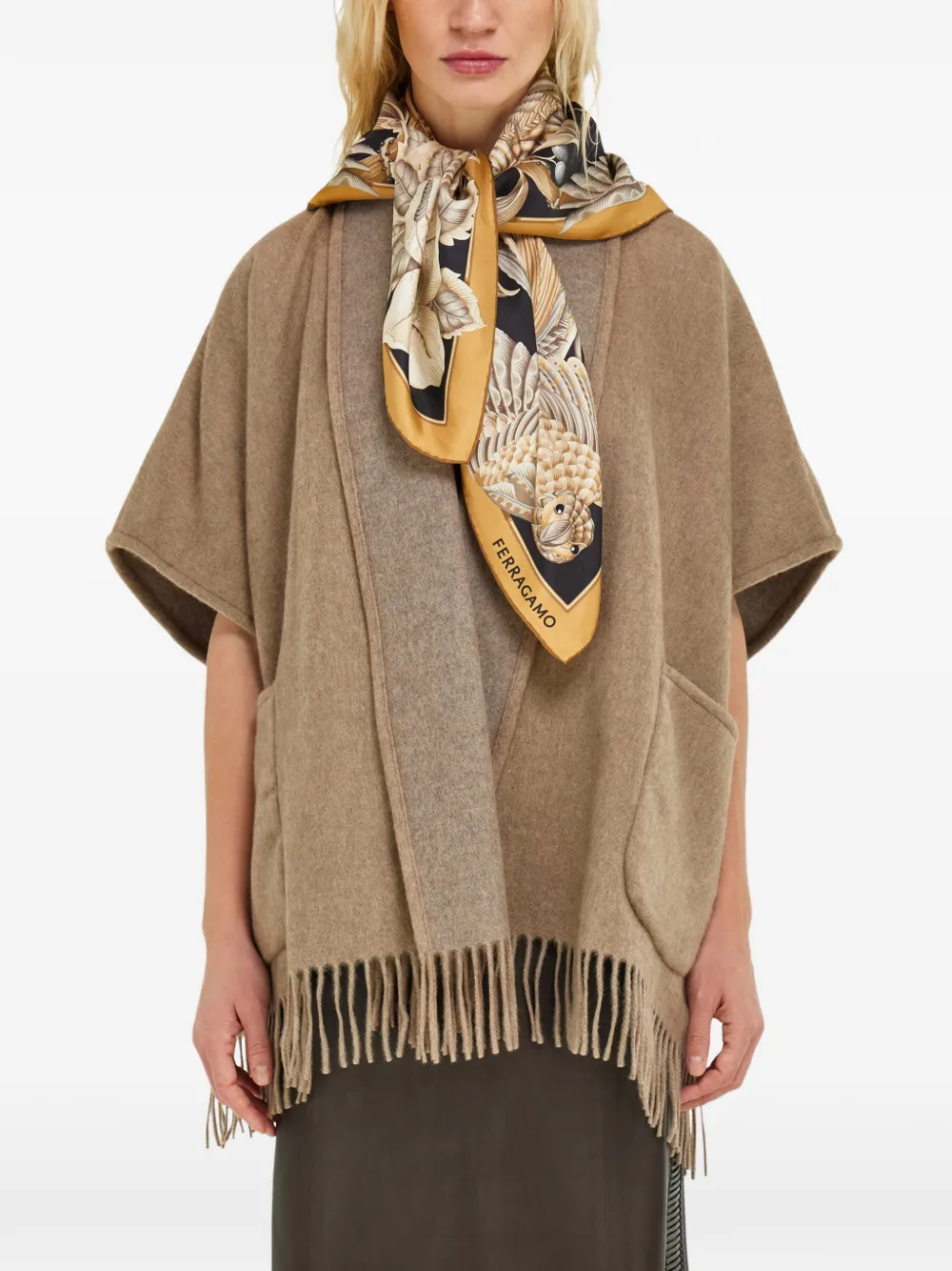 Ferragamo Zijden sjaal Beige