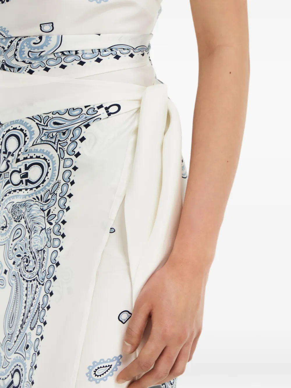 Ferragamo Gancini wikkeldoek met paisley-print Wit