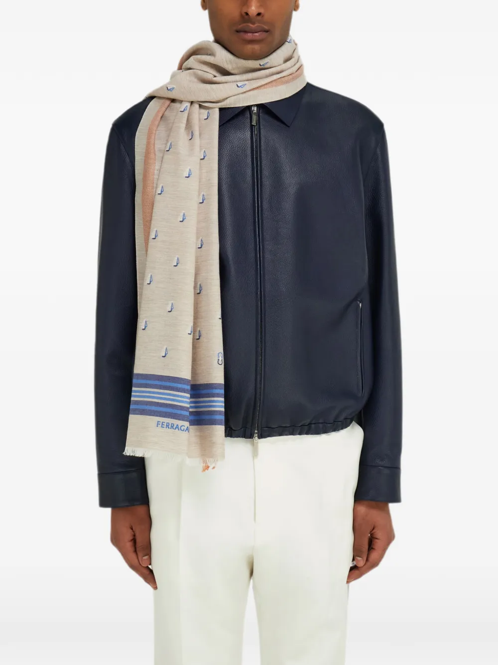 Ferragamo Sjaal met Gancini-print en nautisch patroon Beige