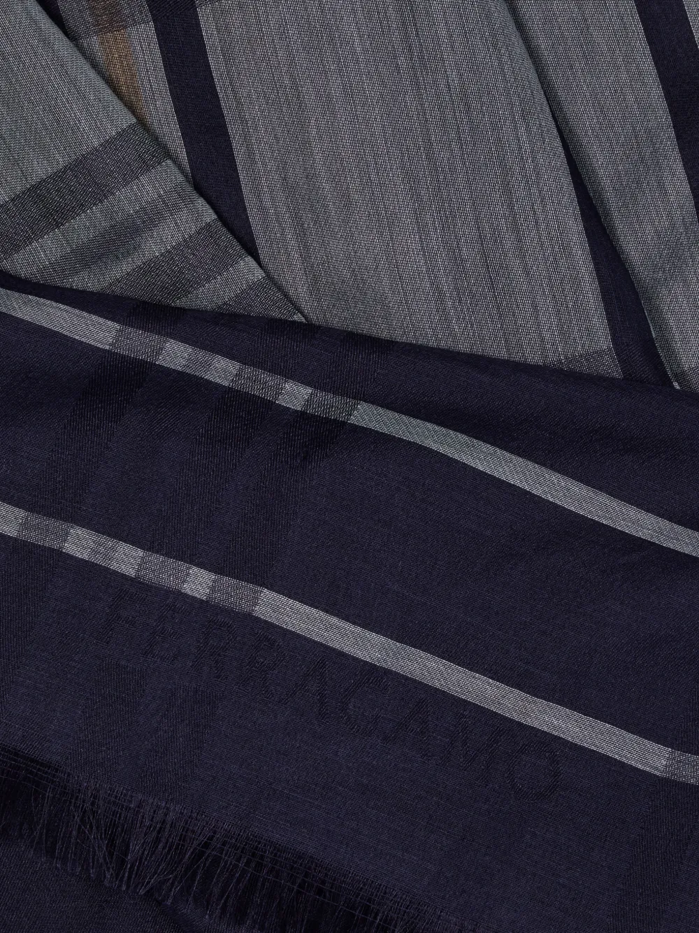 Ferragamo Geruite stola Blauw