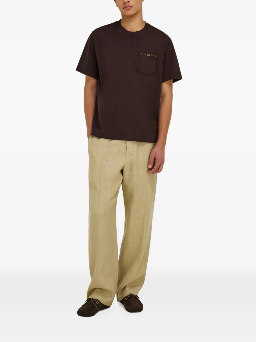 Ferragamo T-shirt met Gancini-detail en zak Bruin