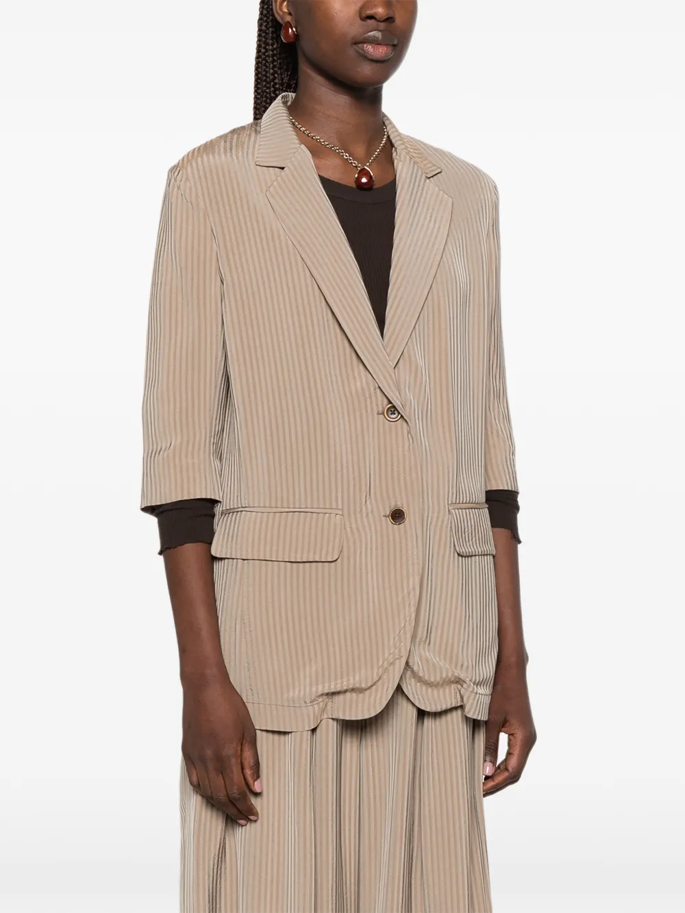 Uma Wang Kali gestreepte blazer met enkele rij knopen Beige