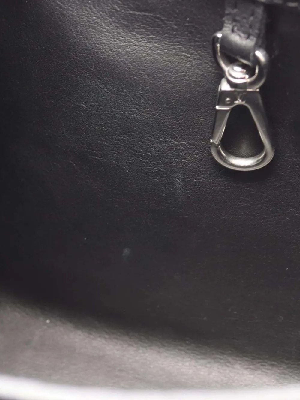 Louis Vuitton Pre-owned 2016 Leather Blossom Capucines PM Satchel in Black, view 5