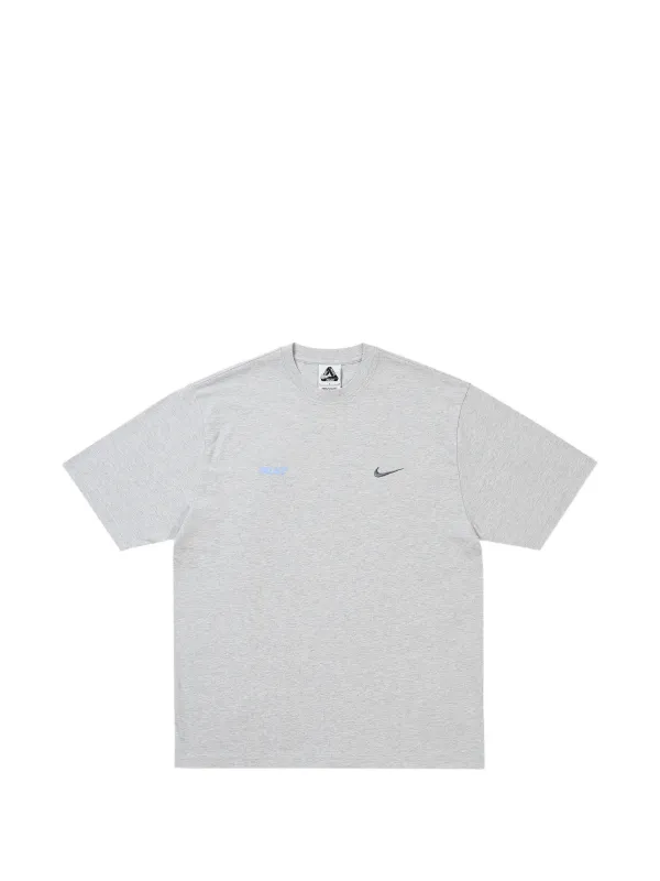 Palace x Nike ロゴ Tシャツ | グレー | FARFETCH JP