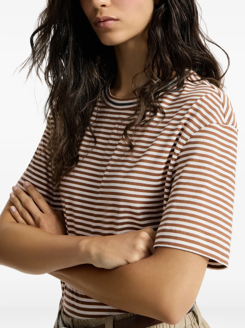 Brunello Cucinelli Gestreept jersey T-shirt met verfraaide halslijn Bruin