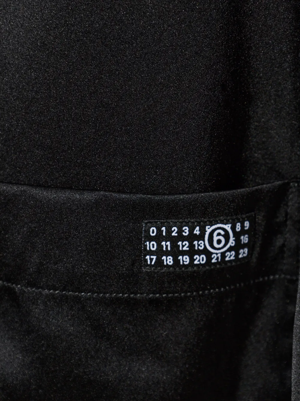 MM6 Maison Margiela Pyjamashirt met opgestikte zak en satijnen afwerking Zwart