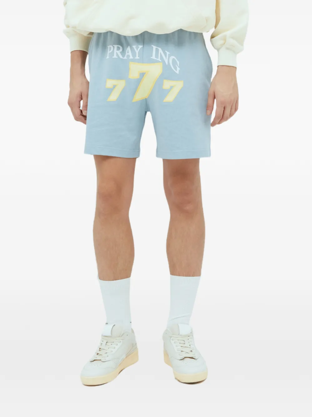 Praying 777 graphic-print shorts - Blue