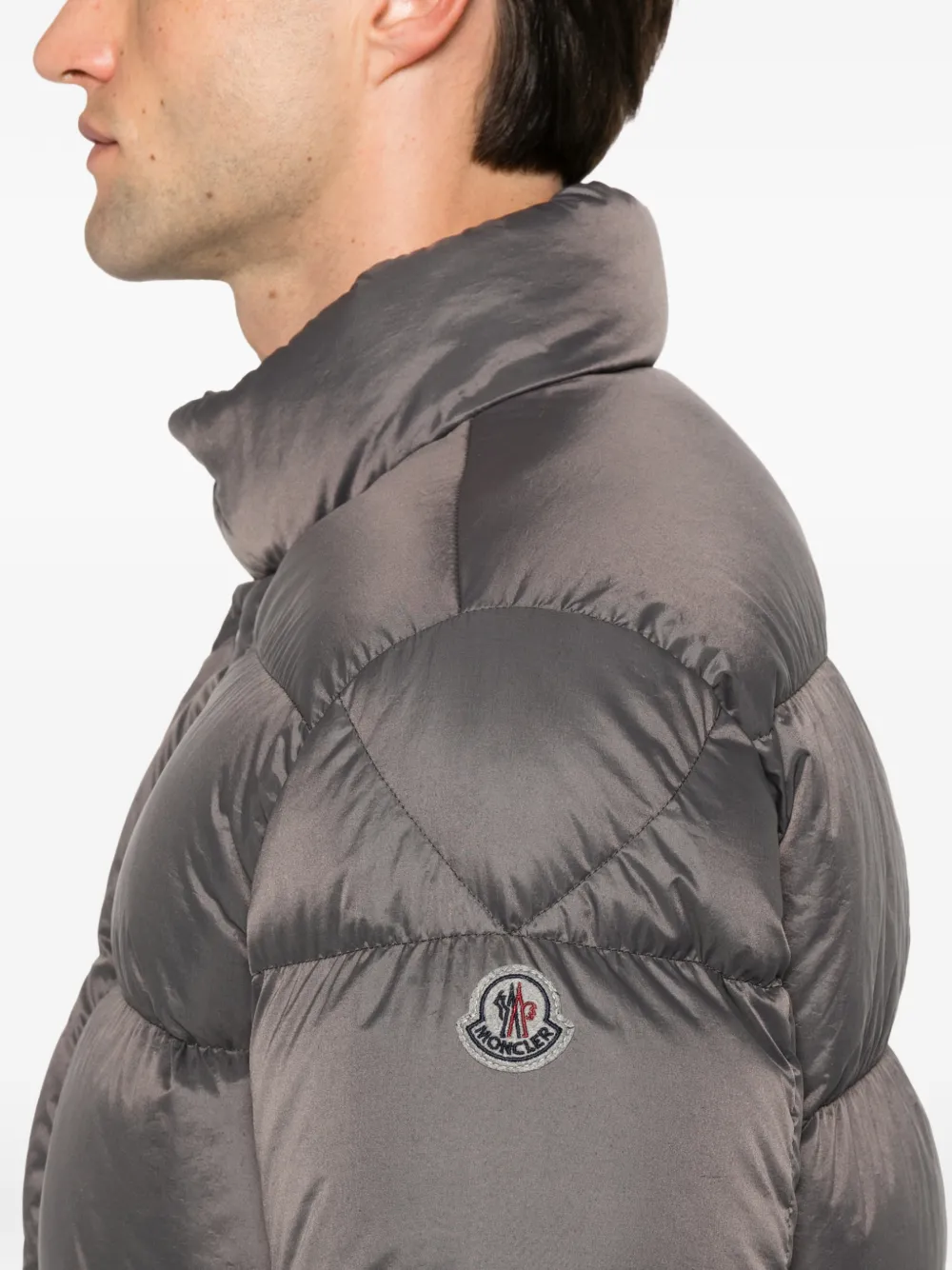 Moncler Pesio gewatteerd donsjack met hoge kraag Grijs