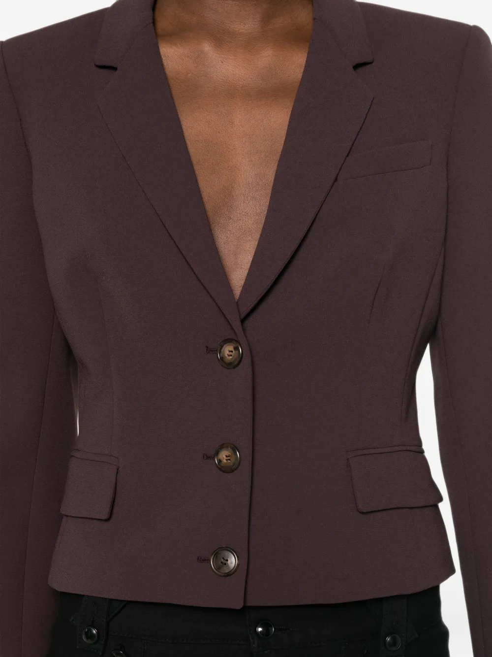 THE ANDAMANE Zefira cropped blazer met enkele rij knopen Rood
