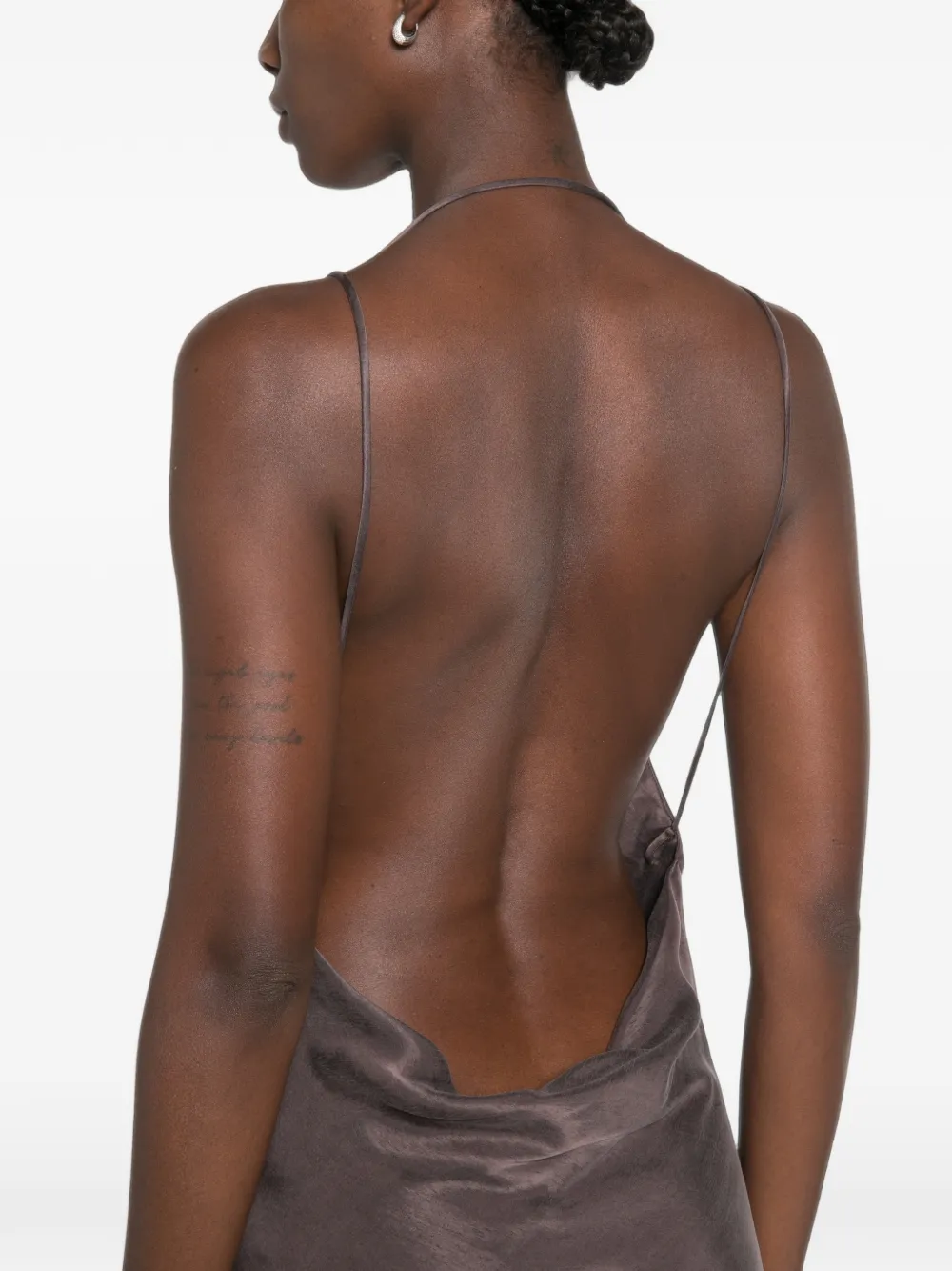 THE ANDAMANE Maxi-jurk met open rug en col Bruin