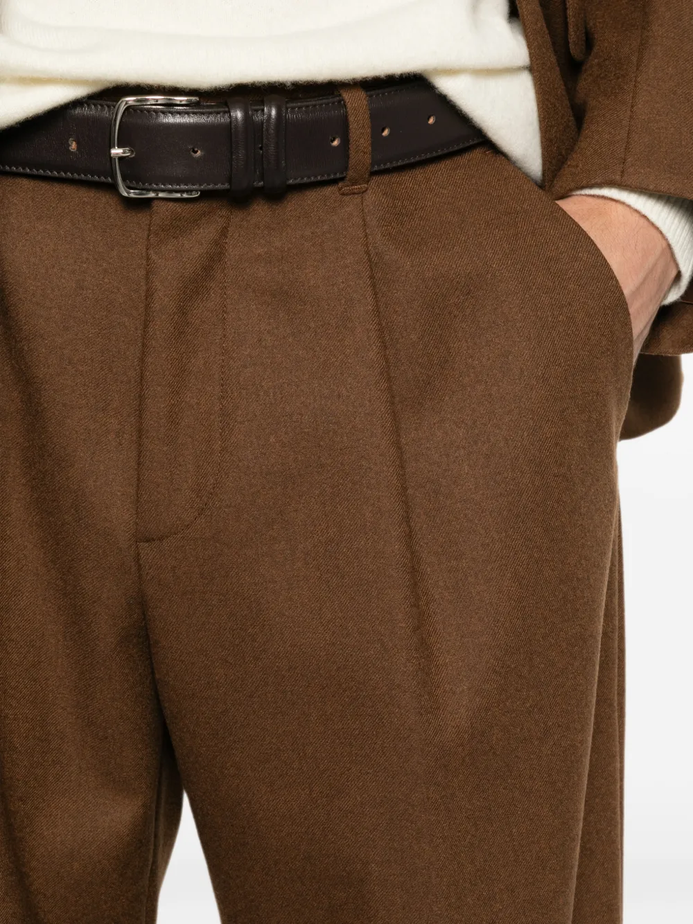 SANDRO Geplooide broek met riemlussen Bruin