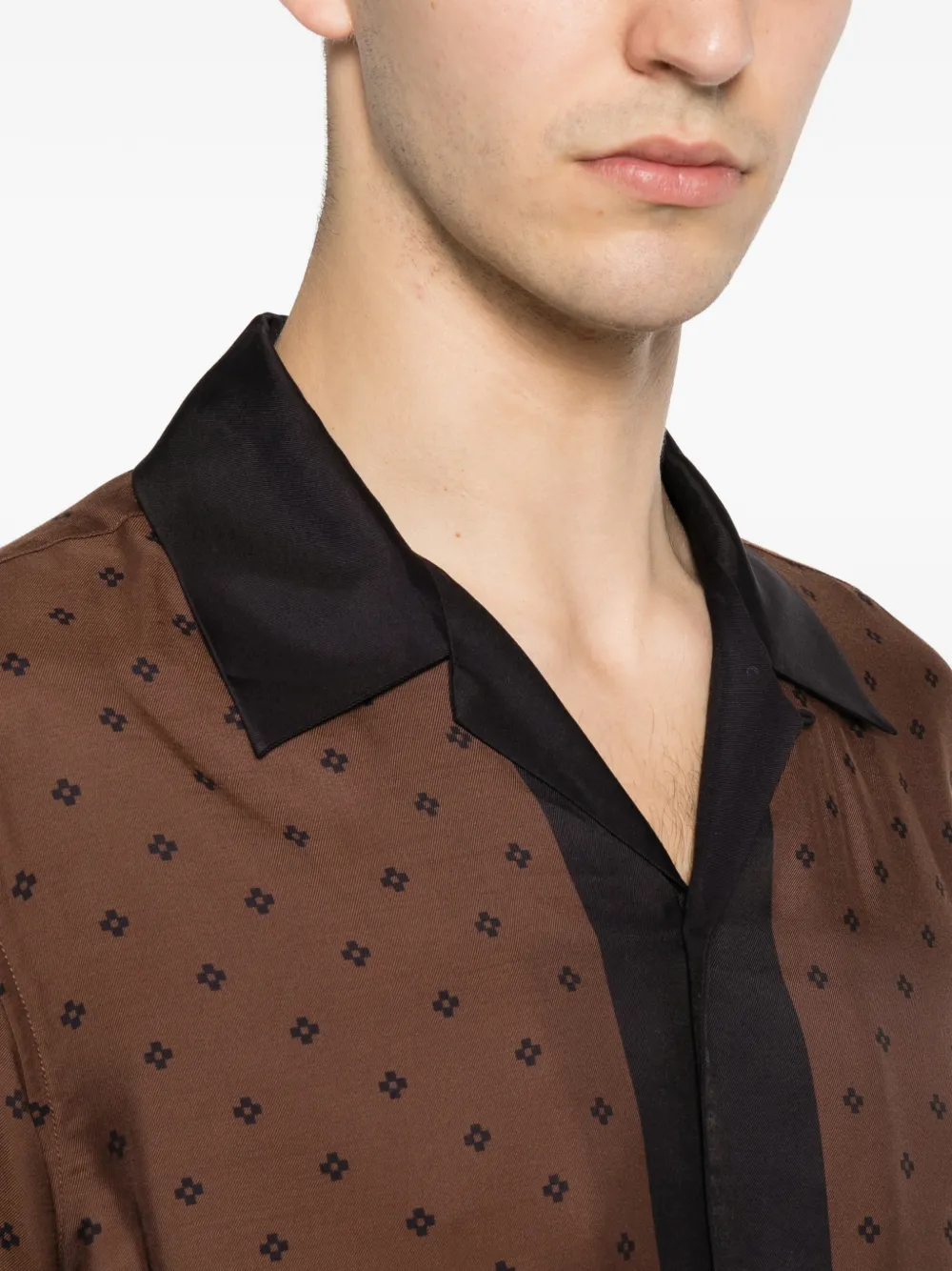 SANDRO Overhemd met monogram-print en haaienkraag Bruin