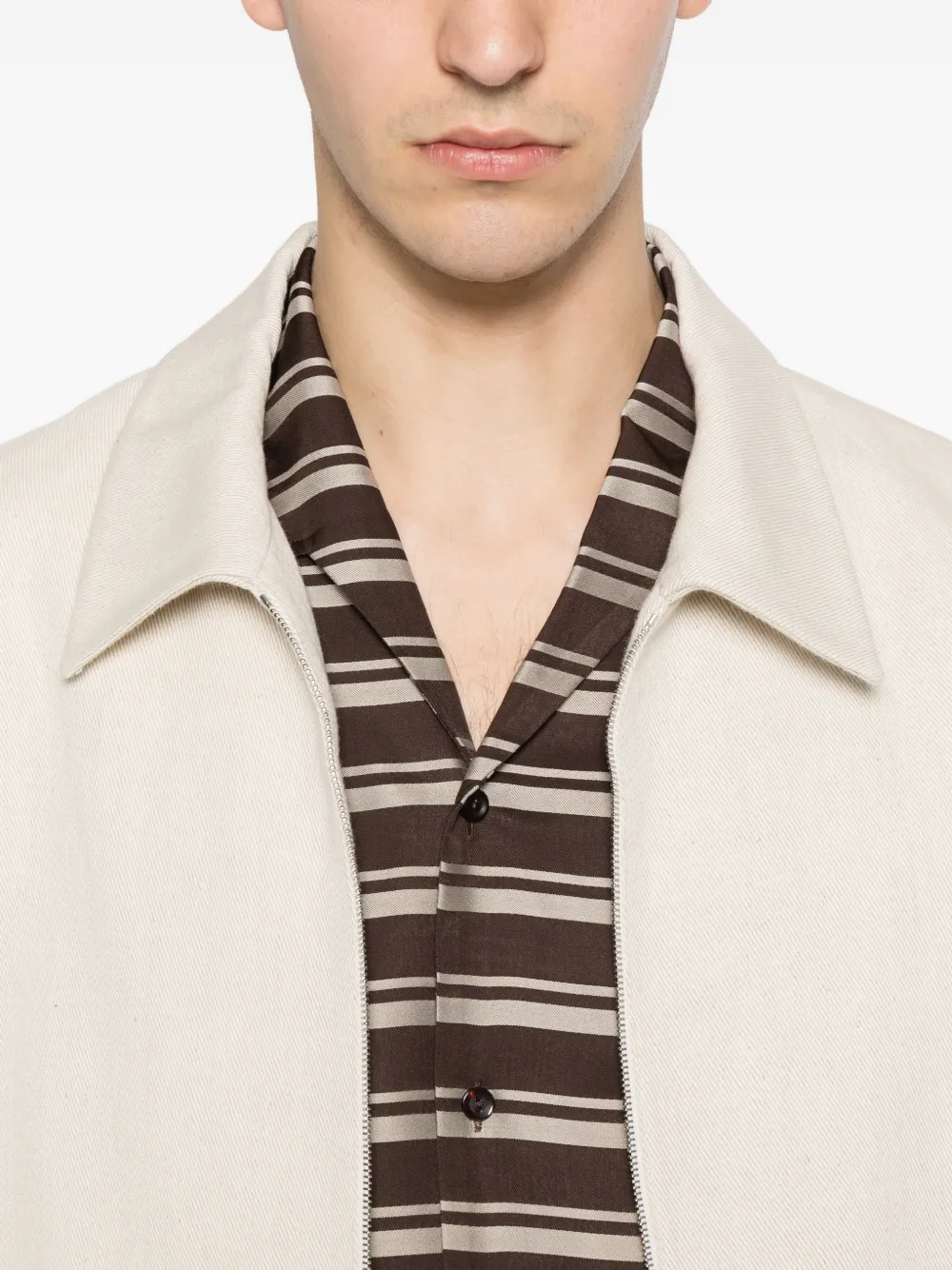 SANDRO Jack met vleugelkraag en rits Beige