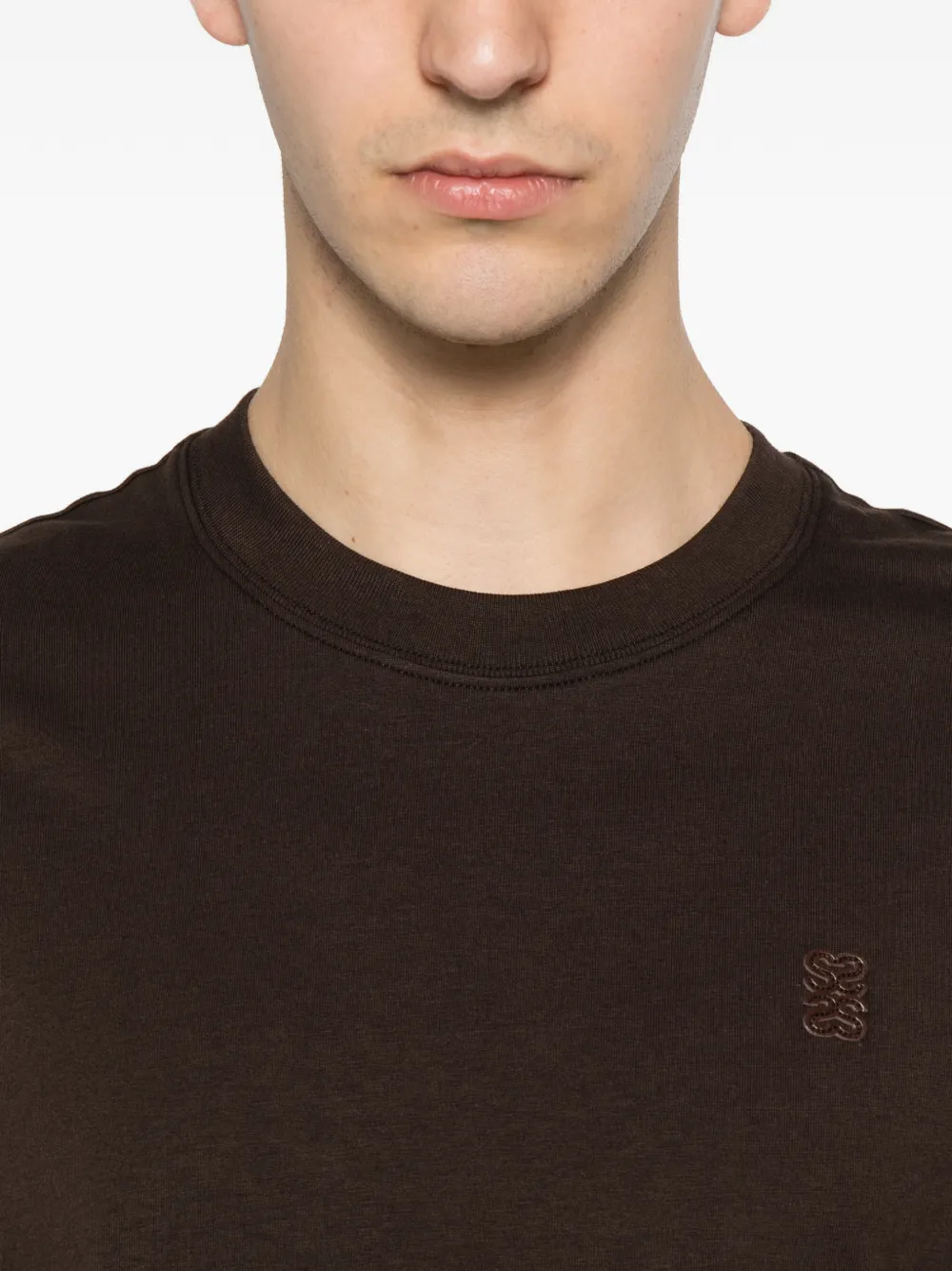 SANDRO T-shirt met leren patch Bruin