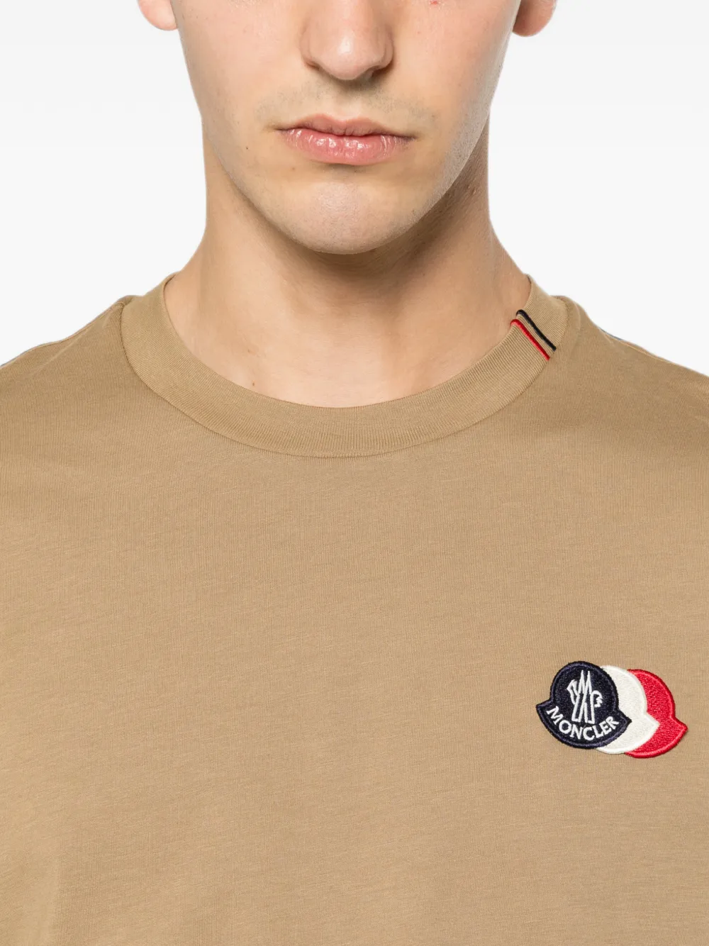 Moncler T-shirt met logopatch Beige