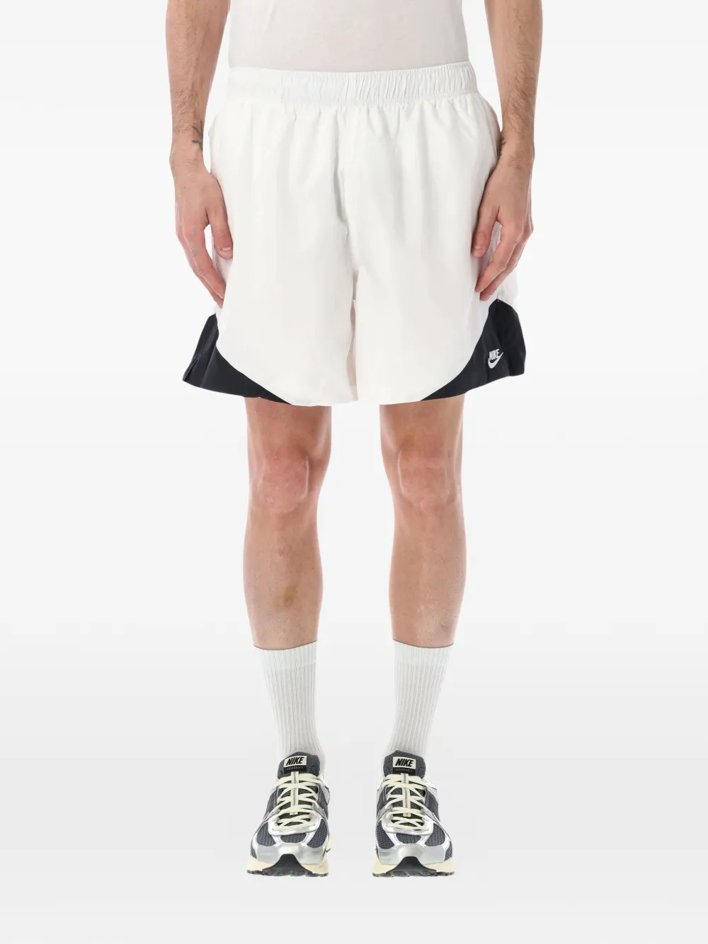 Nike logo-print colour-block shorts - Weiß
