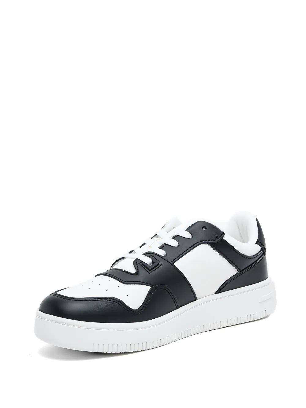 Tommy Hilfiger two-tone logo-patch sneakers Wit
