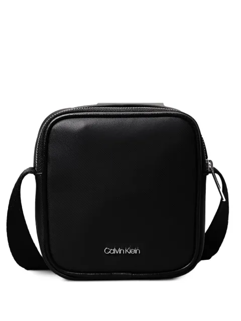 Calvin Klein logo-plaque shoulder bag