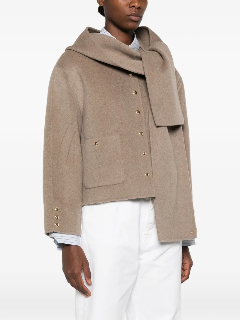 Maje Jas met enkele rij knopen en capuchon Beige