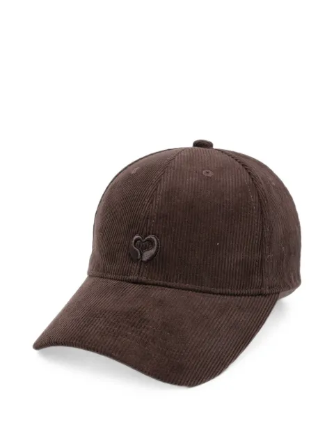 Maje gorra con parche de corazón y efecto de pana