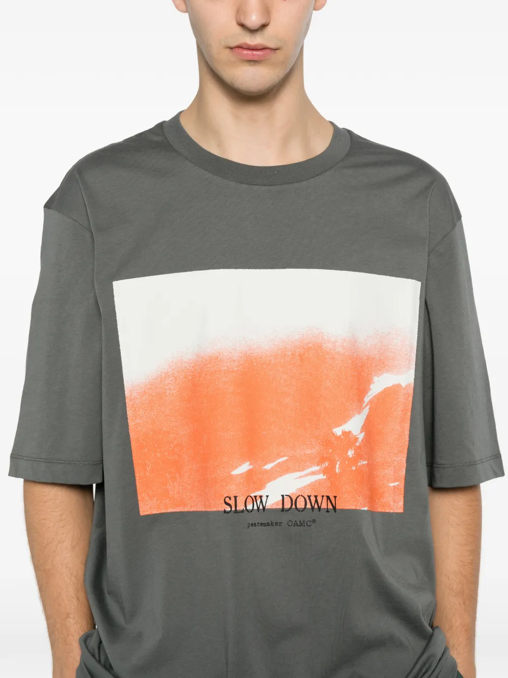 OAMC Peacemaker Slow Down T-shirt met grafische print Grijs