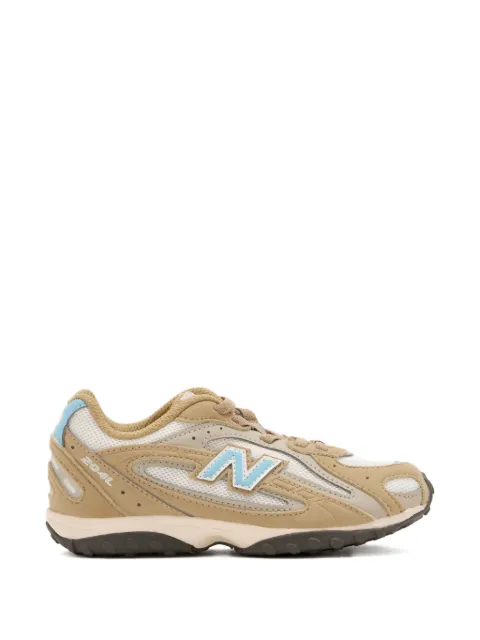New Balance Kids tenis con parche del logo y paneles
