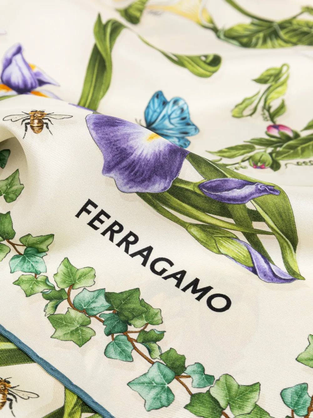 Ferragamo Eden zijden sjaal met print Beige