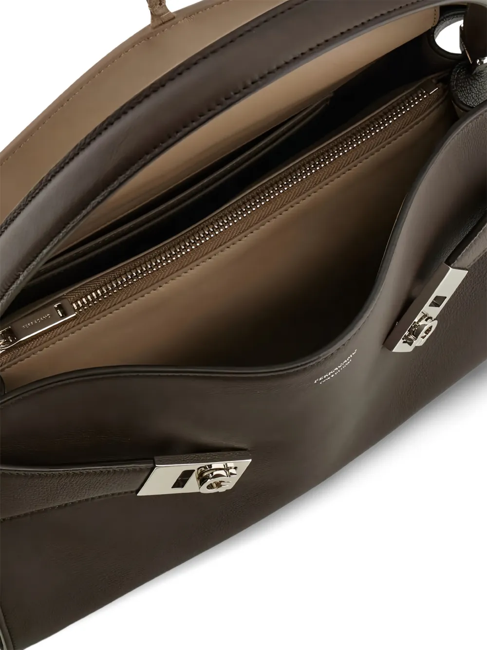 Ferragamo Medium Hug Soft schoudertas Bruin