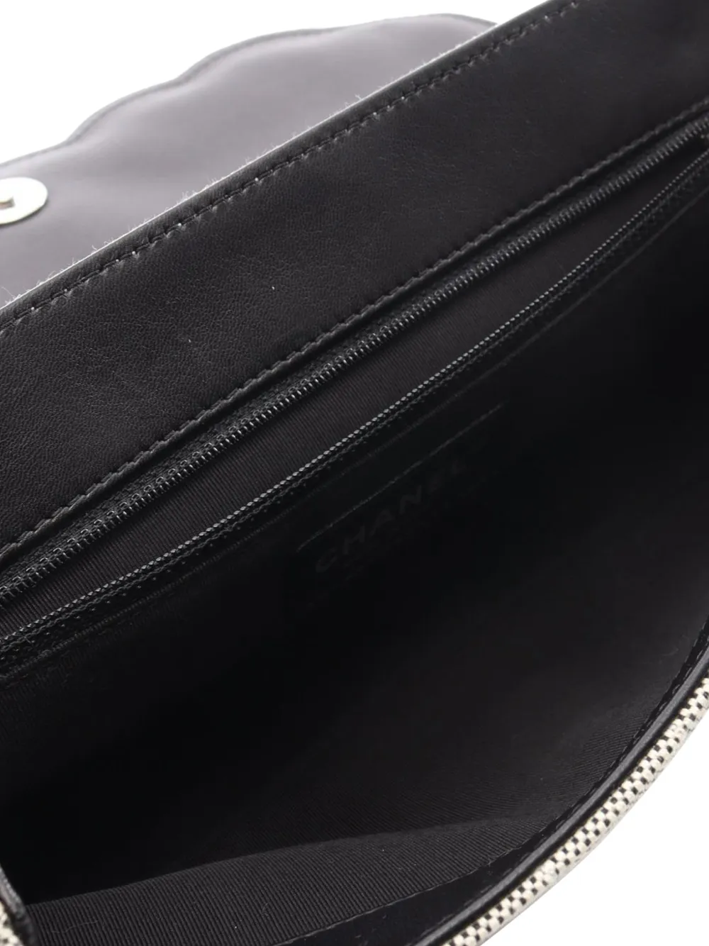 Chanel Pre-owned 2005-2006 Canvas CC Camellia No. 5 Shoulder Bag in Grey, view 4