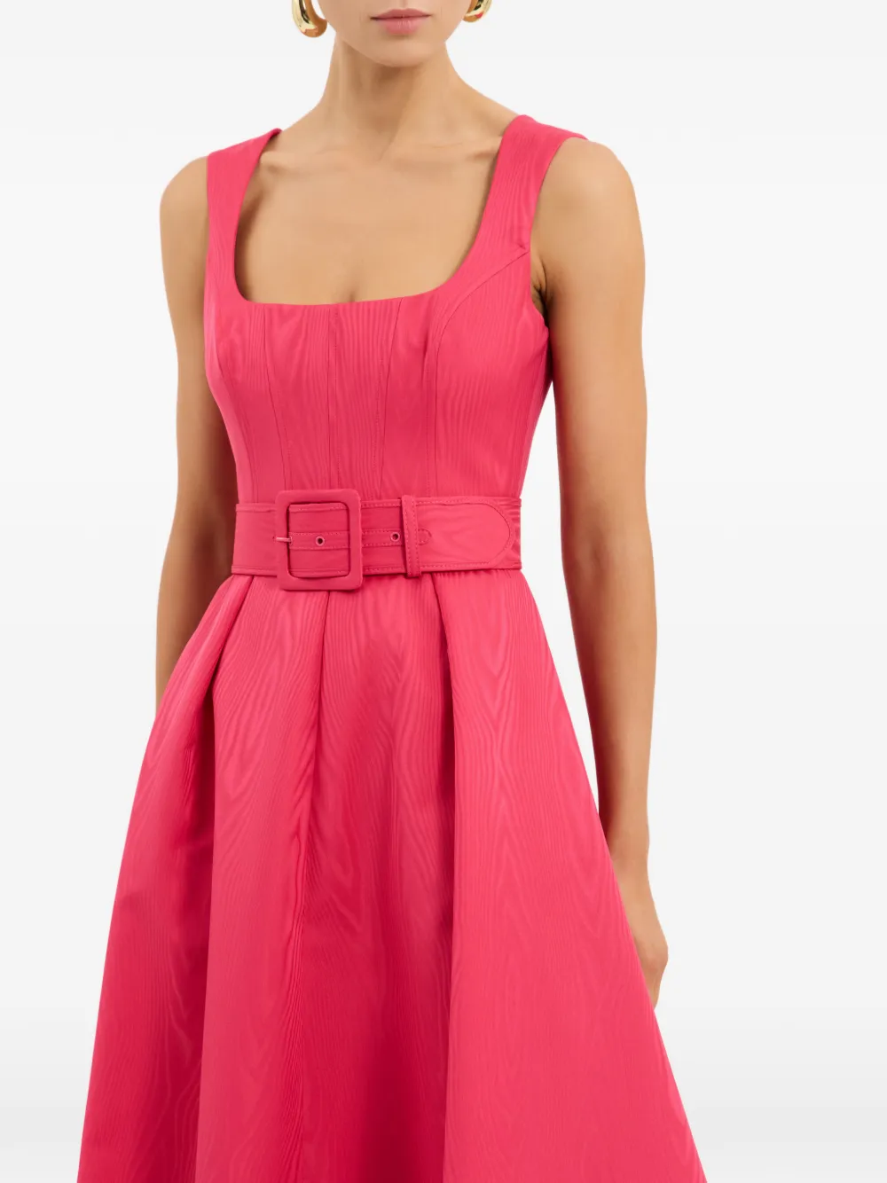 Rebecca Vallance Rosalia avondjurk met ceintuur Roze
