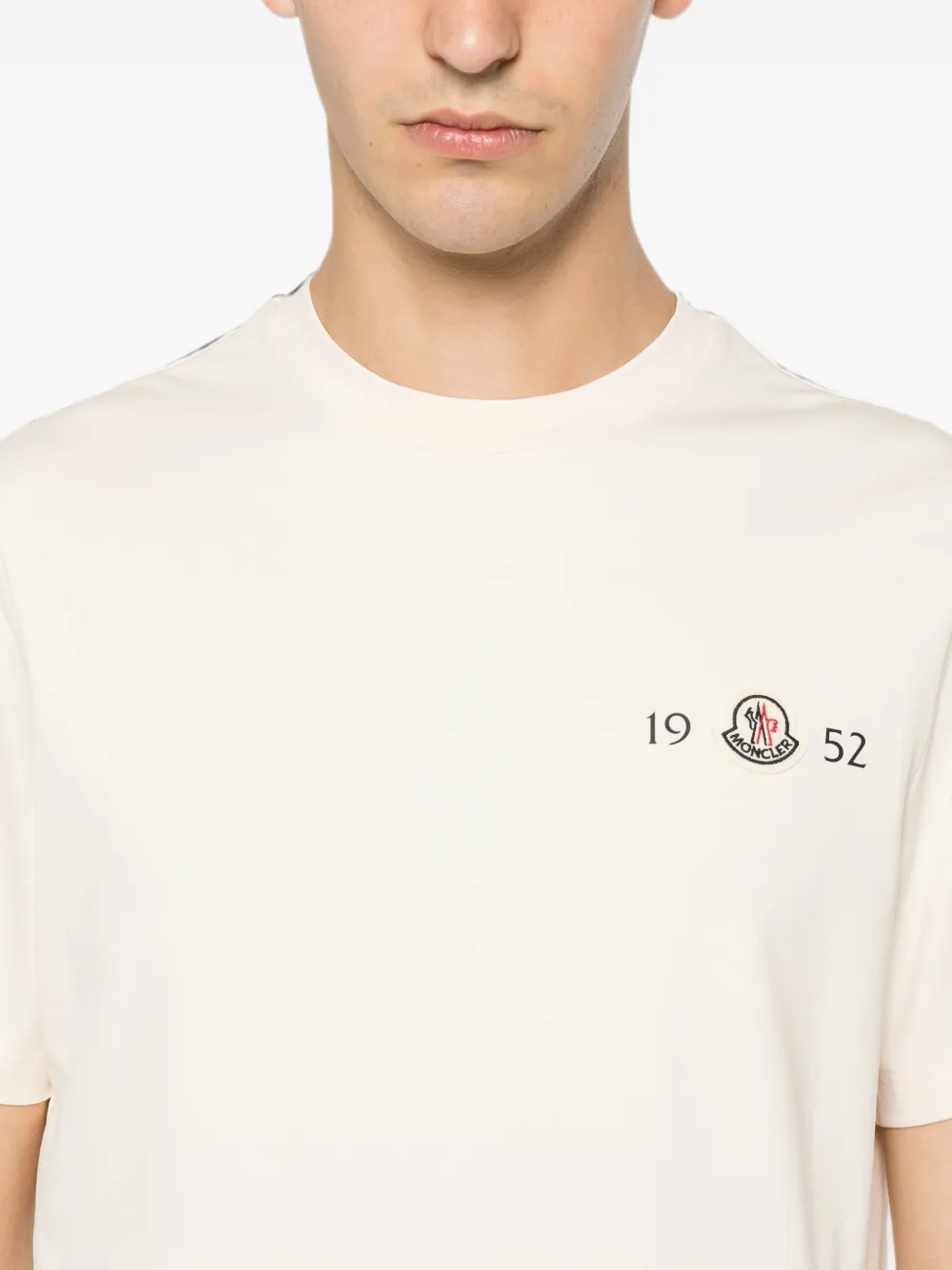 Moncler T-shirt met logopatch Beige