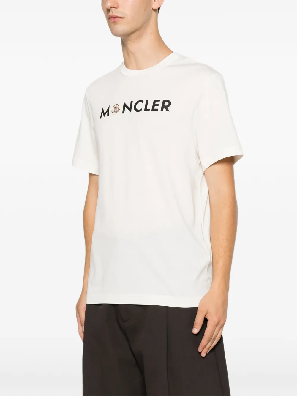 Moncler T-shirt met logo Beige