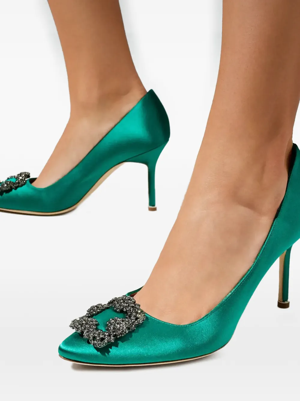 Manolo Blahnik Hangisi 90 crystal-buckle pumps Groen