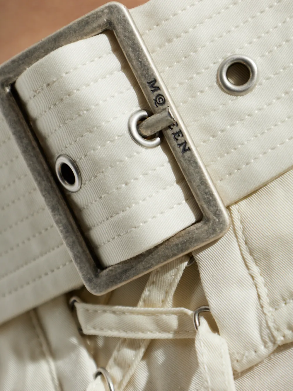 Alexander McQueen Cargo shorts met ceintuur Beige