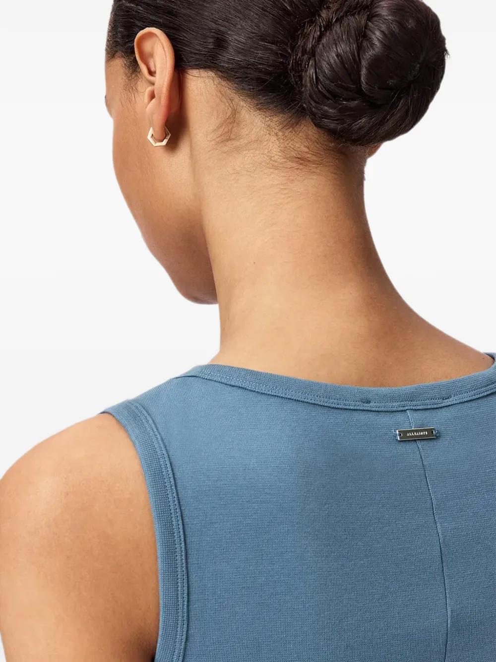 AllSaints Slim-fit mouwloze jurk met boothals en ruches Blauw