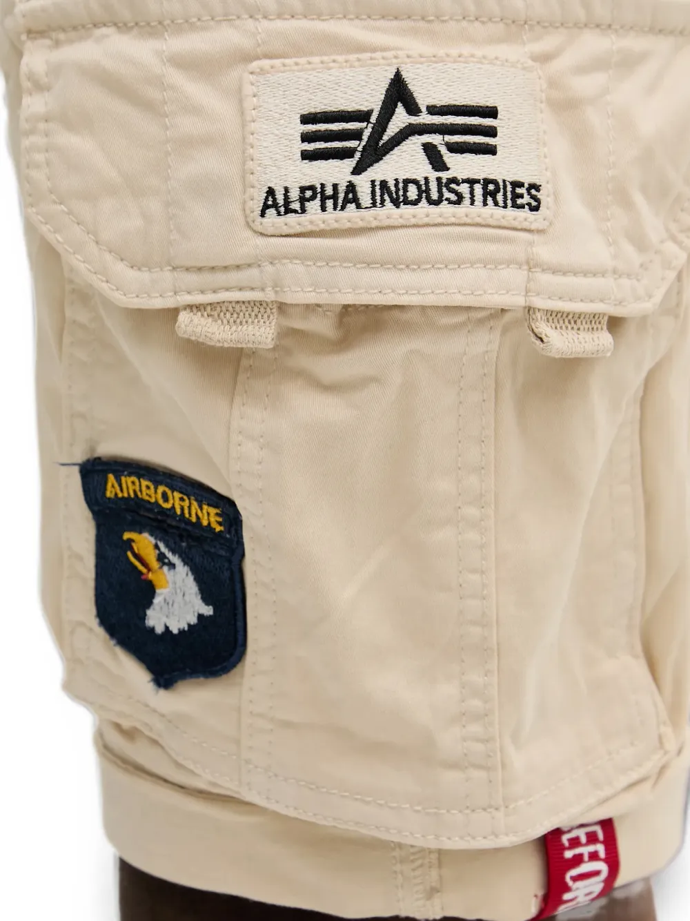 Alpha Industries Crew cargo shorts met logo-patch Beige