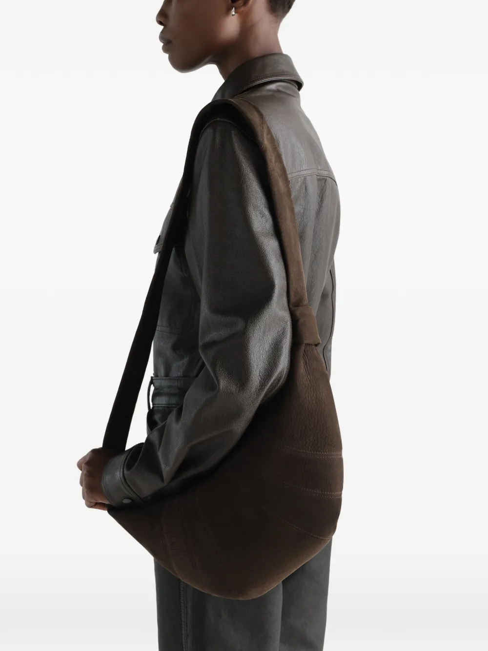 LEMAIRE Medium Croissant tas van alpaca nubuck Bruin