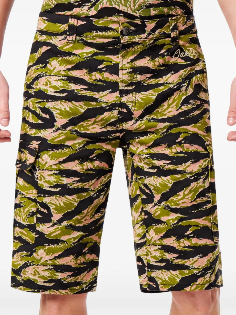 Oakley Cargo shorts met TNP camouflageprint Groen