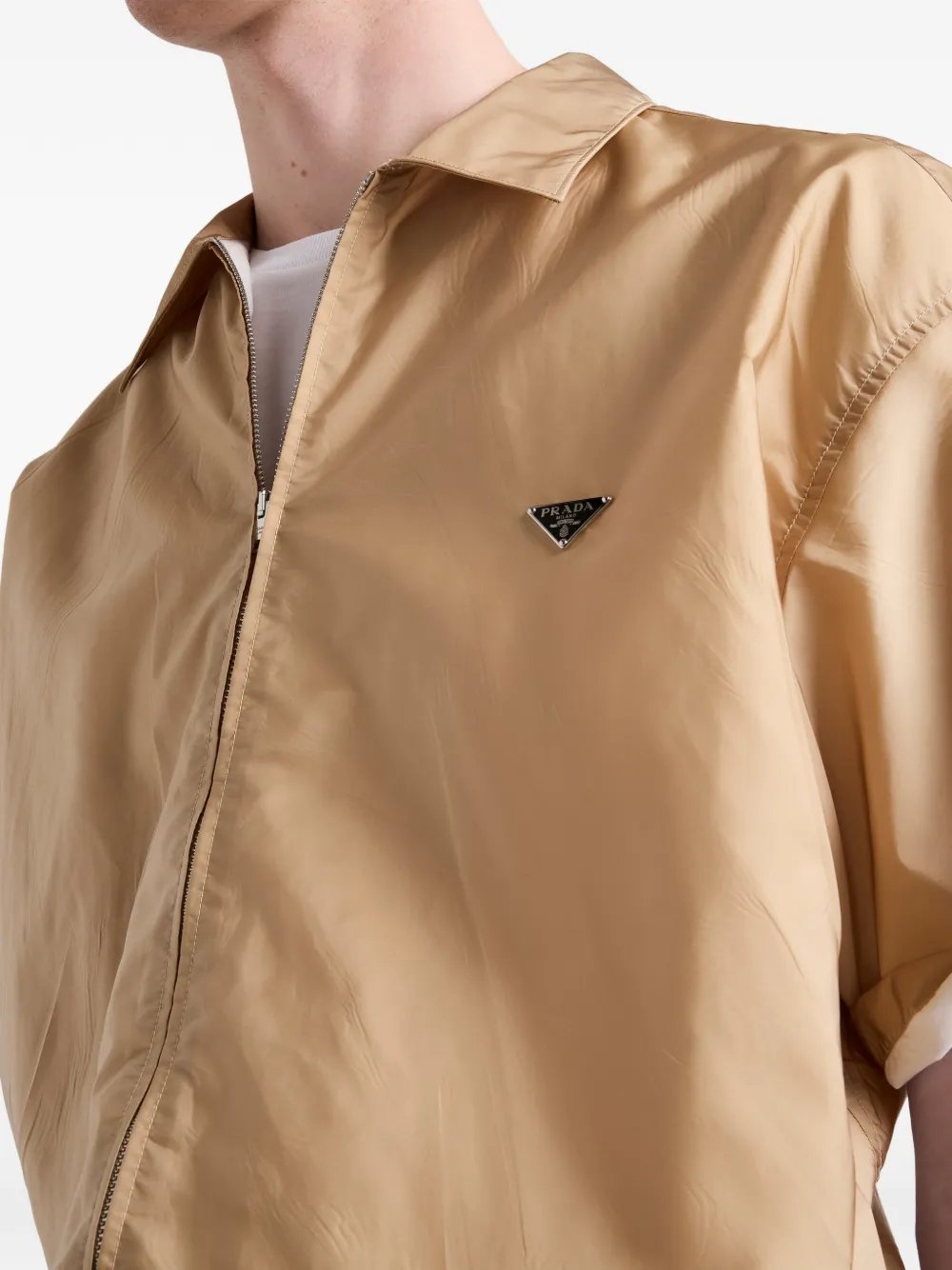 Prada Re-Nylon overhemd met korte mouwen en rits Bruin