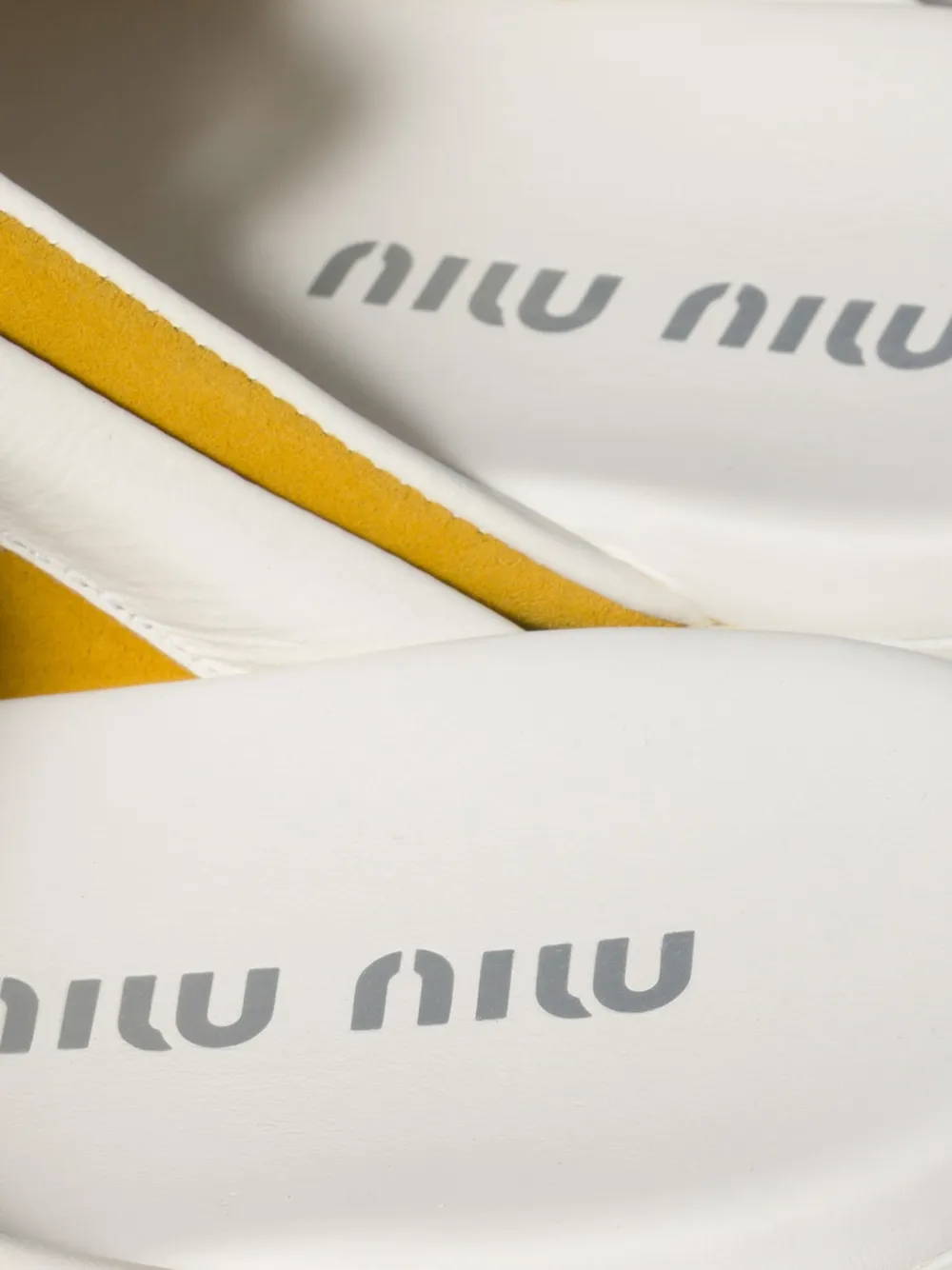 Miu Plume suède muiltjes Geel