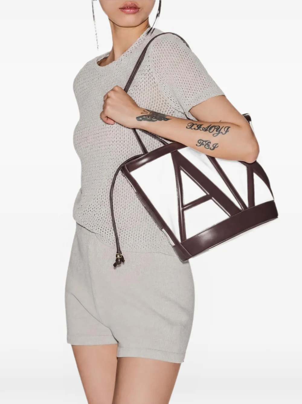 Armani Exchange logo-detail bucket bag - Toni neutri