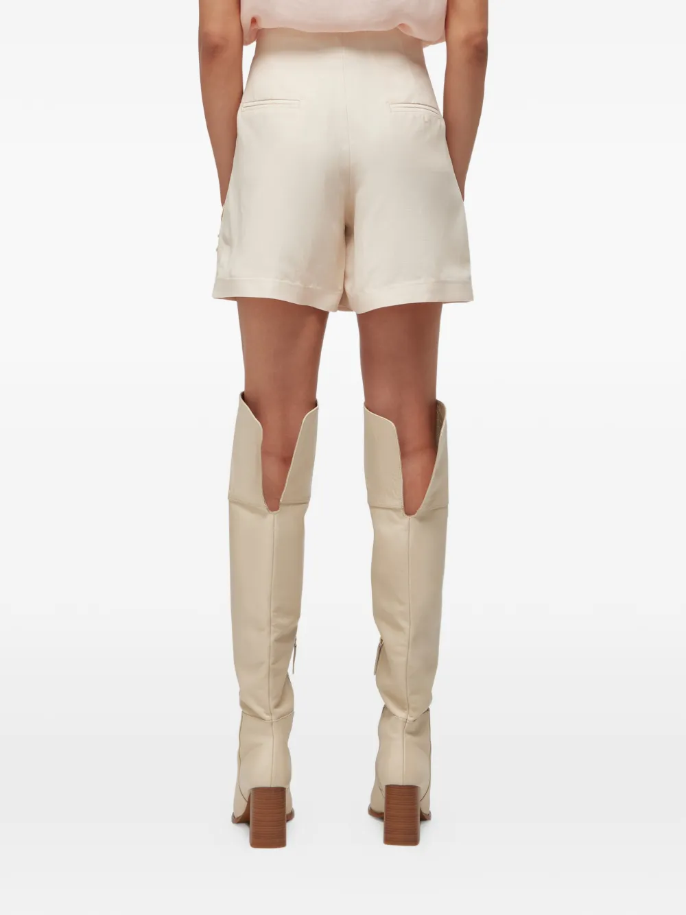 Blugirl Shorts met geborduurde bloemen Beige