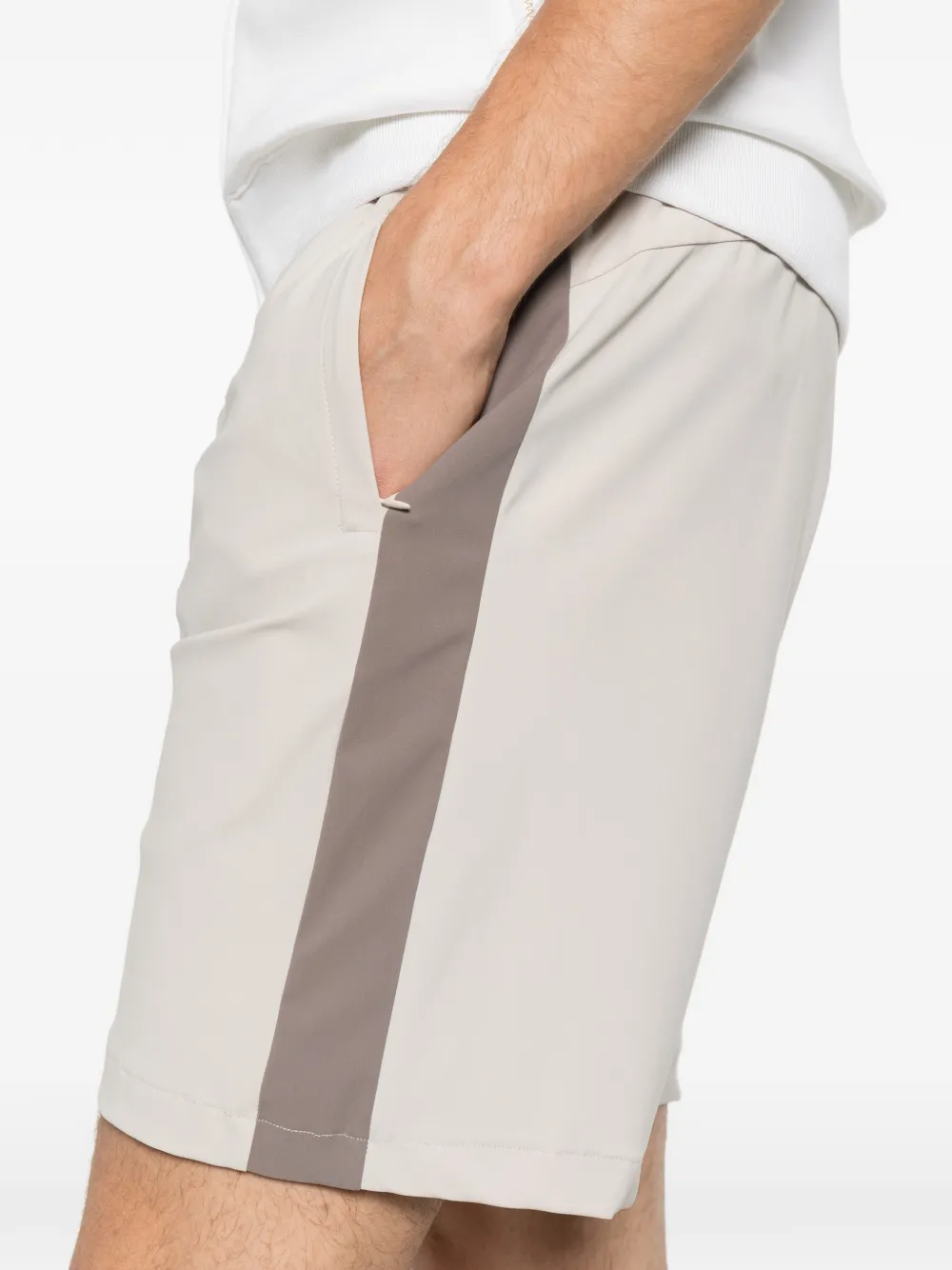Eleventy Shorts met zijstreep Beige