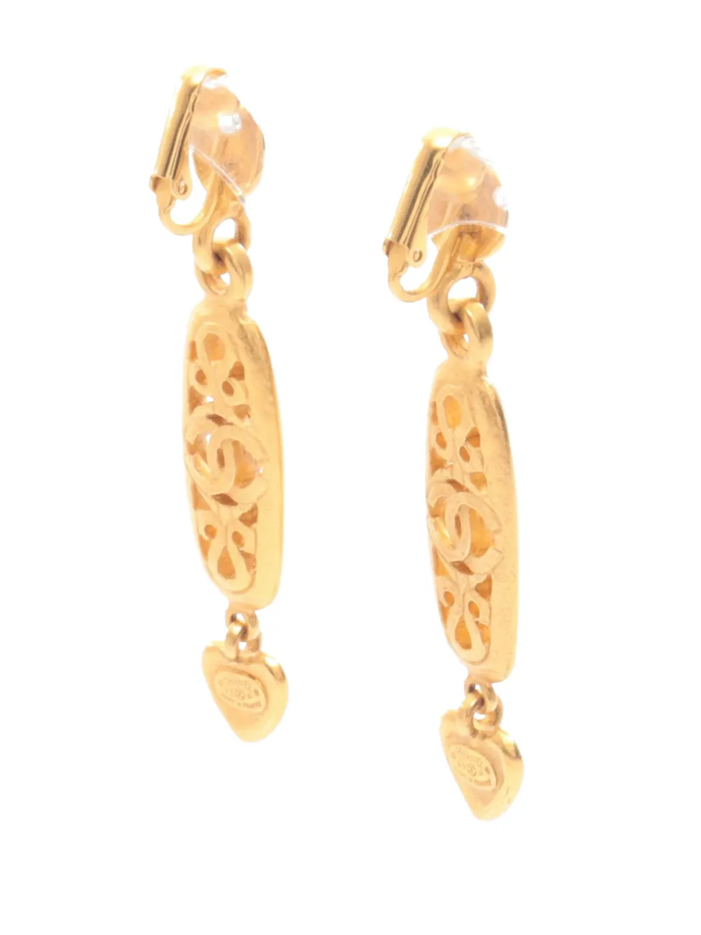  Chanel Pre-owned Boucles D'oreilles Fantaisie Pendantes En Plaqué Or à Motif De Cœur Et Logo Cc Avec Fermoir Clip (1995) 