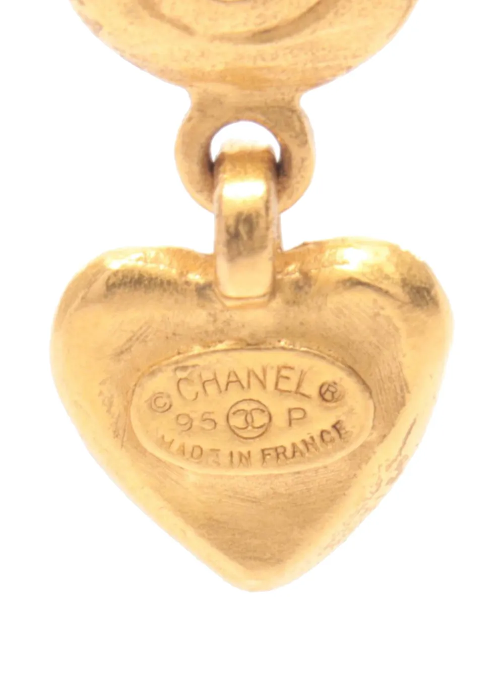  Chanel Pre-owned Boucles D'oreilles Fantaisie Pendantes En Plaqué Or à Motif De Cœur Et Logo Cc Avec Fermoir Clip (1995) 